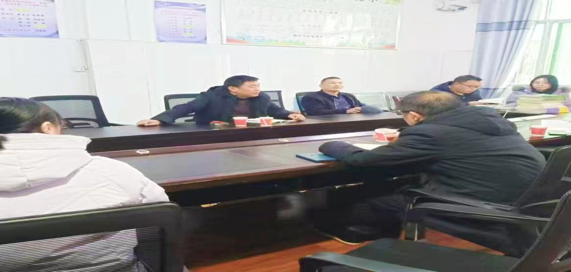 推門聽課常態(tài)化，把脈課堂促成長