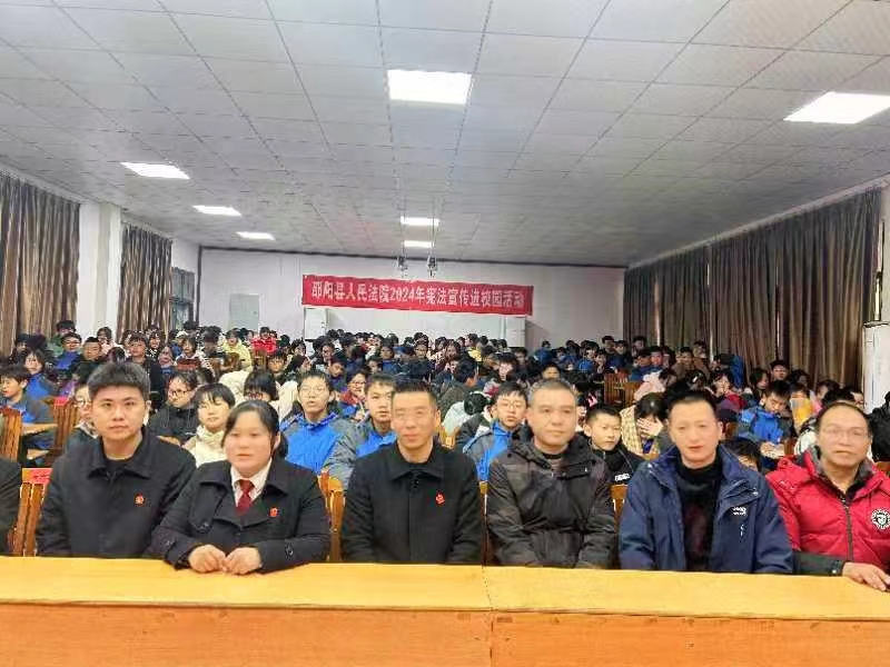 法治之光耀校園，青春之路伴法行