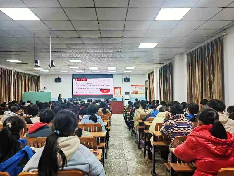 法治之光耀校園，青春之路伴法行