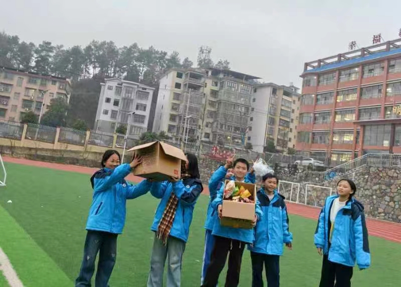 愛心相護(hù)  沐光而行：