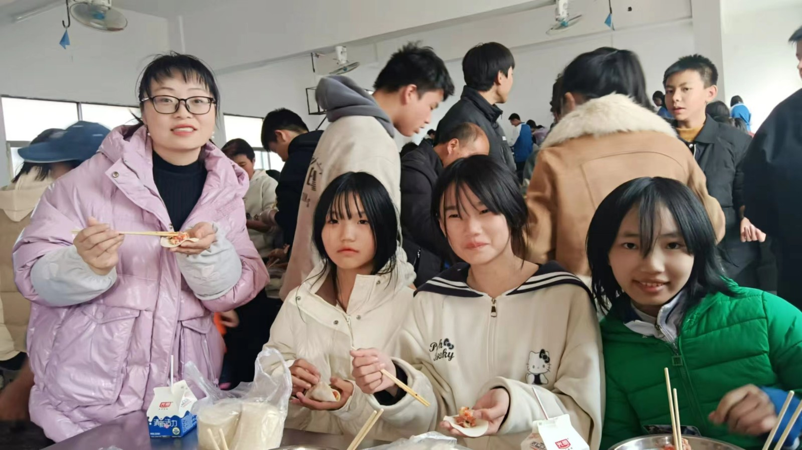 梽木山中學(xué)冬季運動會圓滿舉行，師生共享歡樂時光