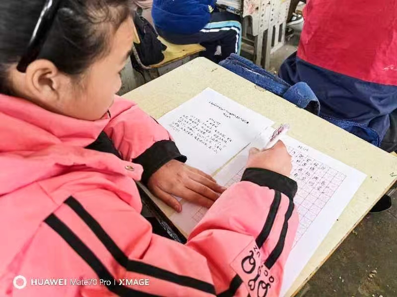 墨香沁校園，妙筆書(shū)青春