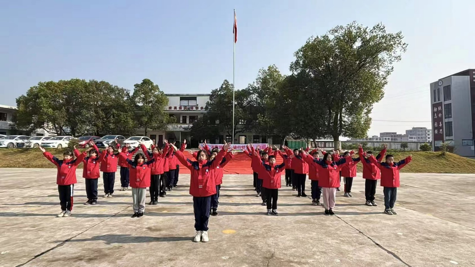 “躍動校園，‘兩操’風采”