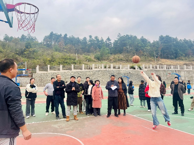 “燃”動冬季 “師”展活力