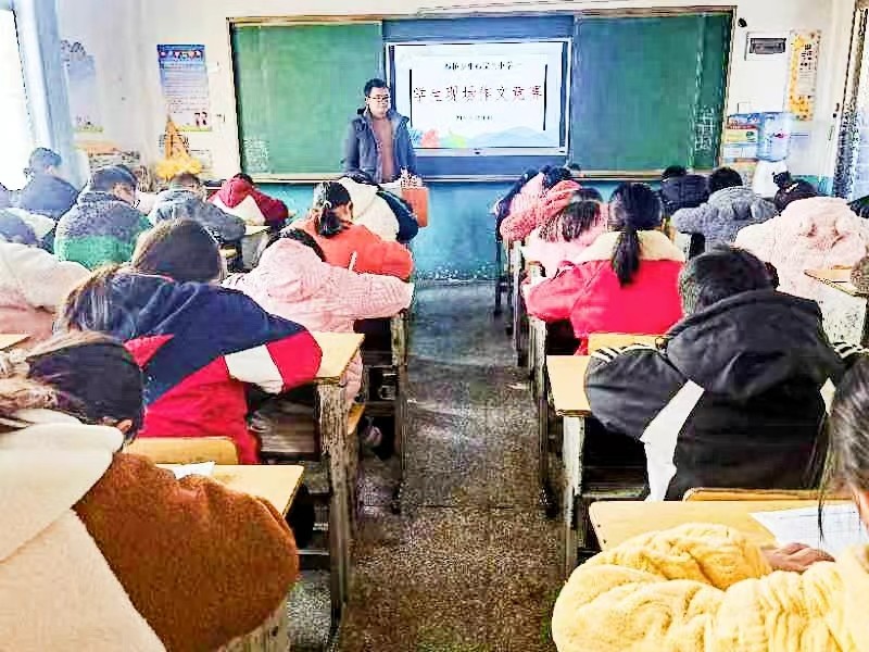 “童心妙筆，文采飛揚”