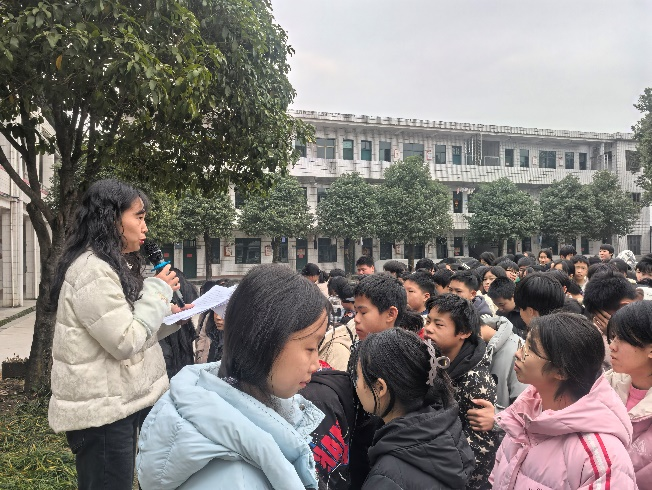 飛仙橋中學舉辦“傳承紅色基因，紀念偉人誕辰131周年”集會