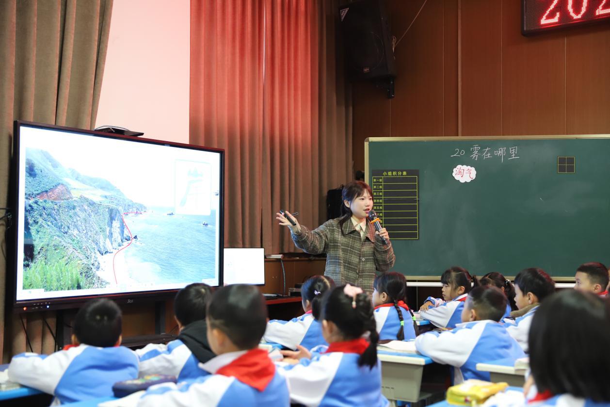 城區(qū)二小實(shí)習(xí)生匯報(bào)課展示活動(dòng)圓滿舉行