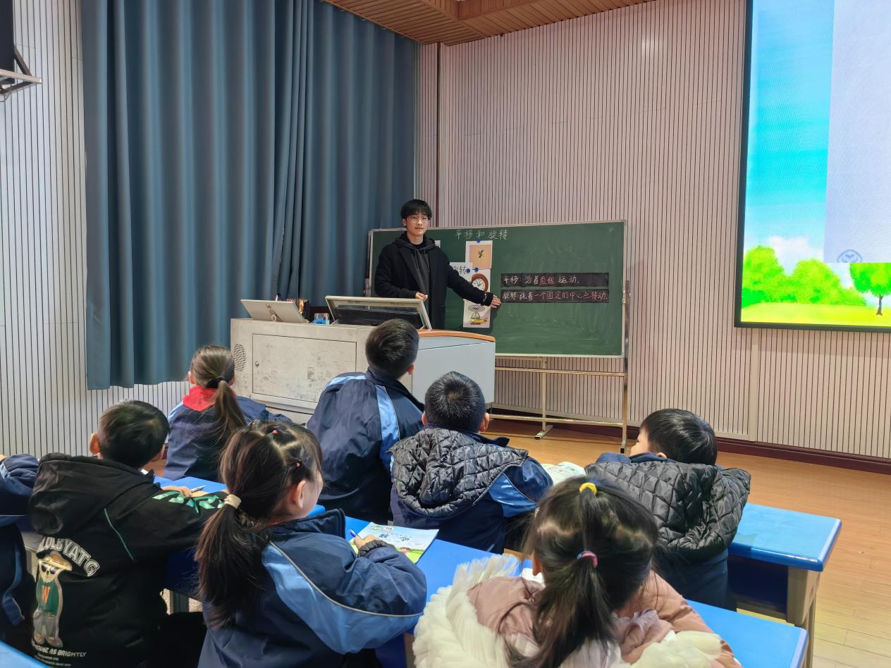 城區(qū)二小實(shí)習(xí)生匯報(bào)課展示活動(dòng)圓滿舉行