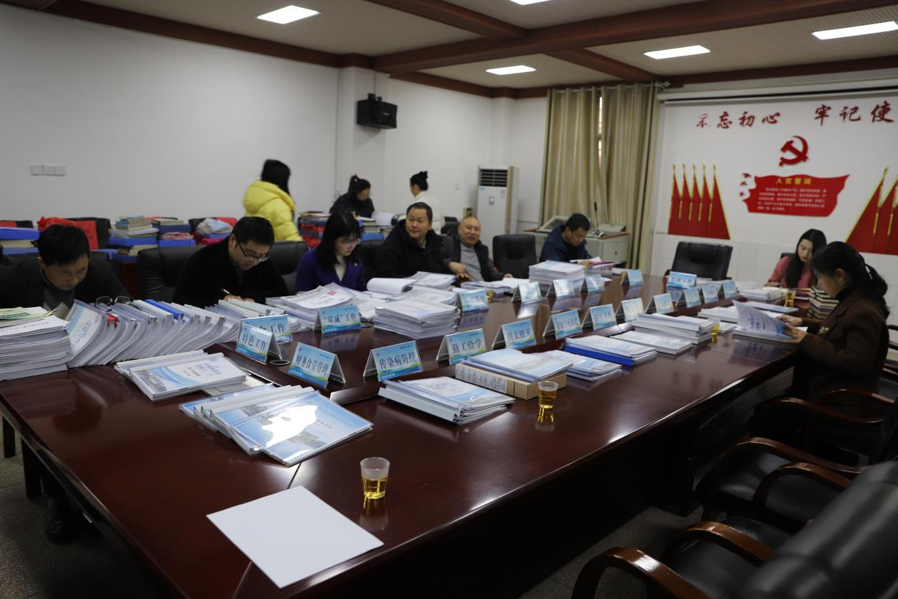 城區(qū)二小迎接宋家塘街道中心學(xué)校期末工作檢查