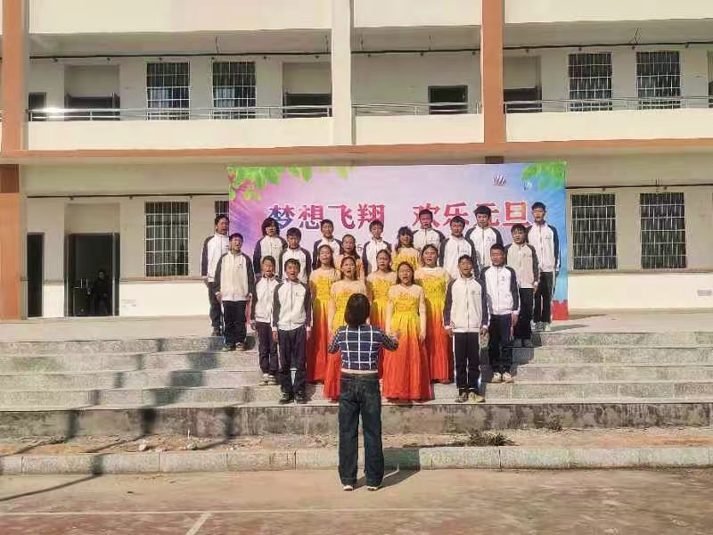 小舞臺(tái)放飛大夢(mèng)想