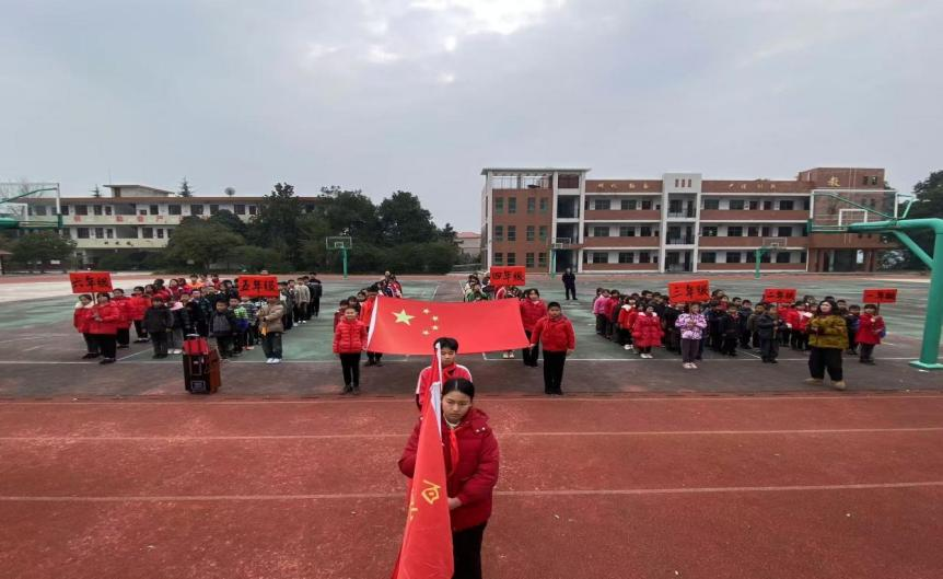 白馬田中心小學 開展慶“元旦”體育運動會