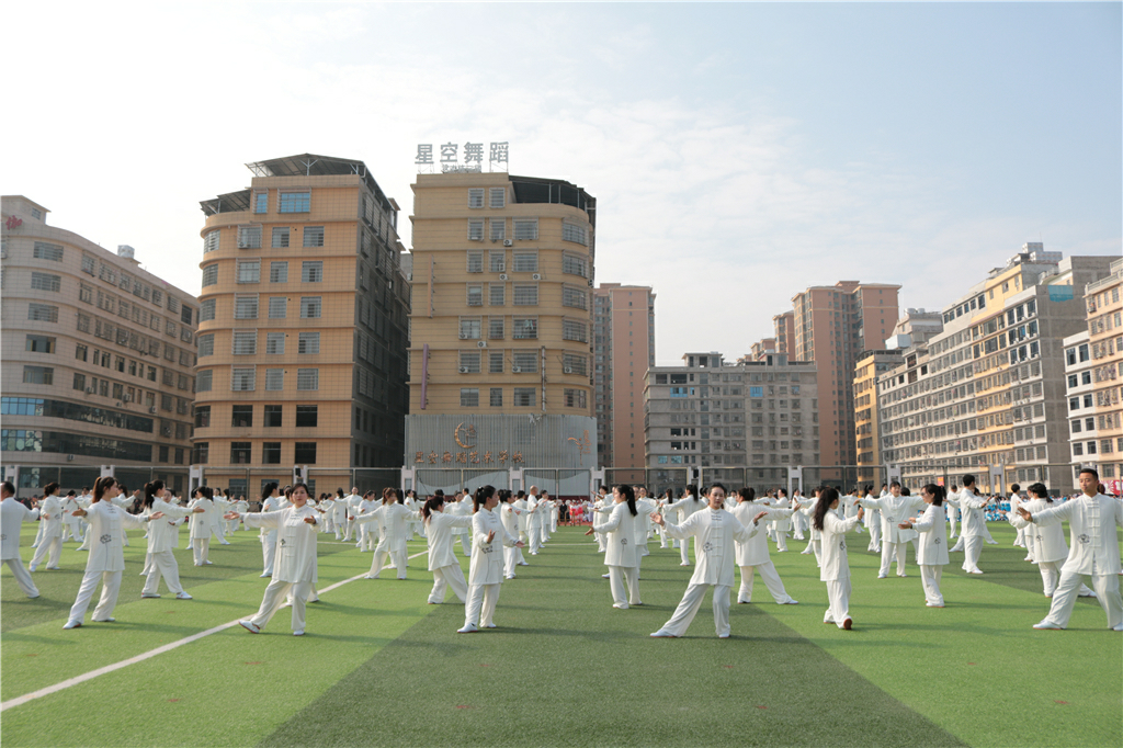 城區(qū)二小在宋家塘街道中心學(xué)校太極拳比賽中榮獲一等獎(jiǎng)