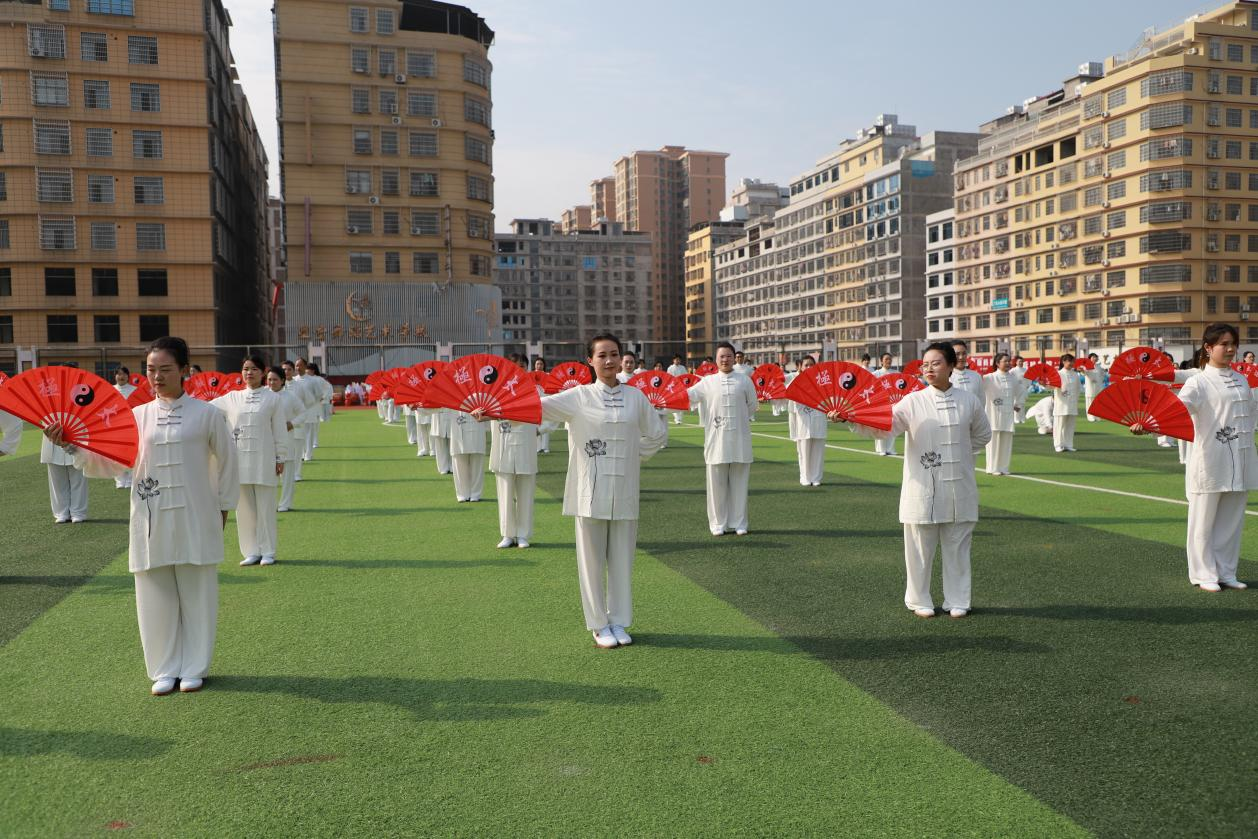 城區(qū)二小在宋家塘街道中心學(xué)校太極拳比賽中榮獲一等獎(jiǎng)
