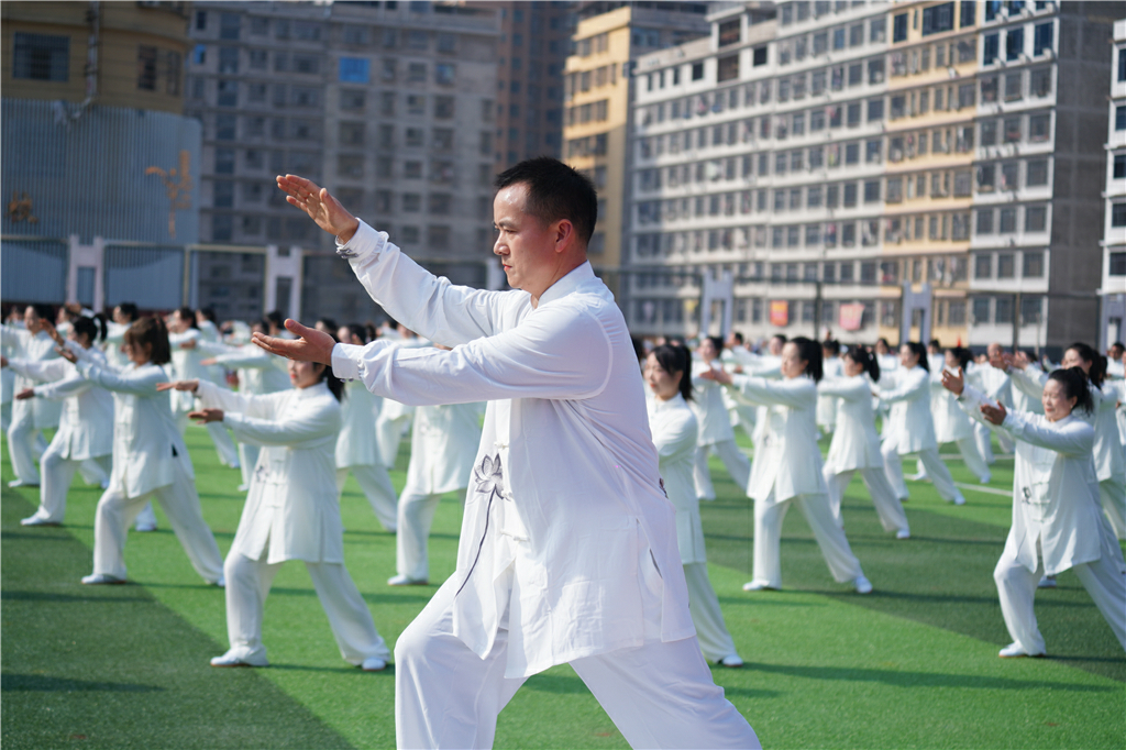 城區(qū)二小在宋家塘街道中心學(xué)校太極拳比賽中榮獲一等獎(jiǎng)