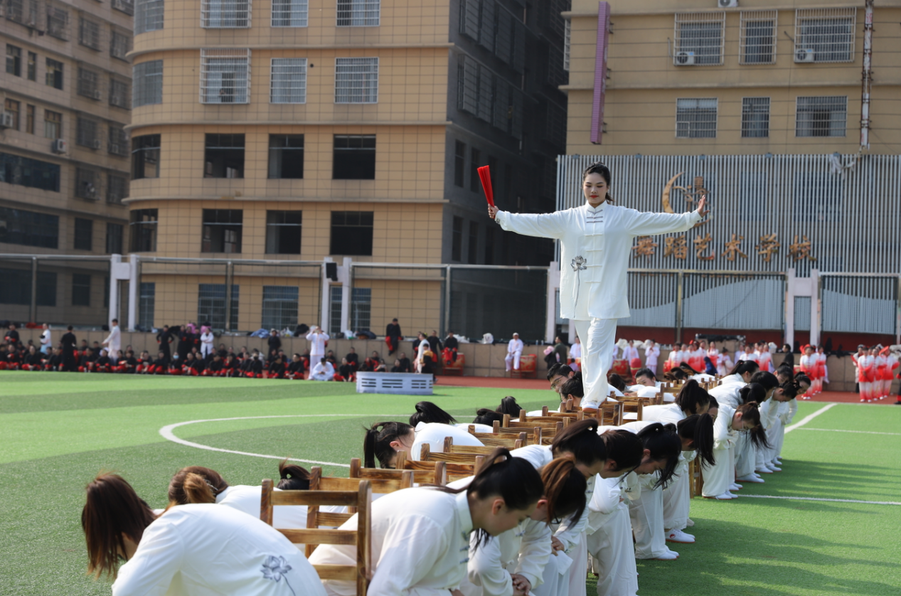 城區(qū)二小在宋家塘街道中心學(xué)校太極拳比賽中榮獲一等獎(jiǎng)