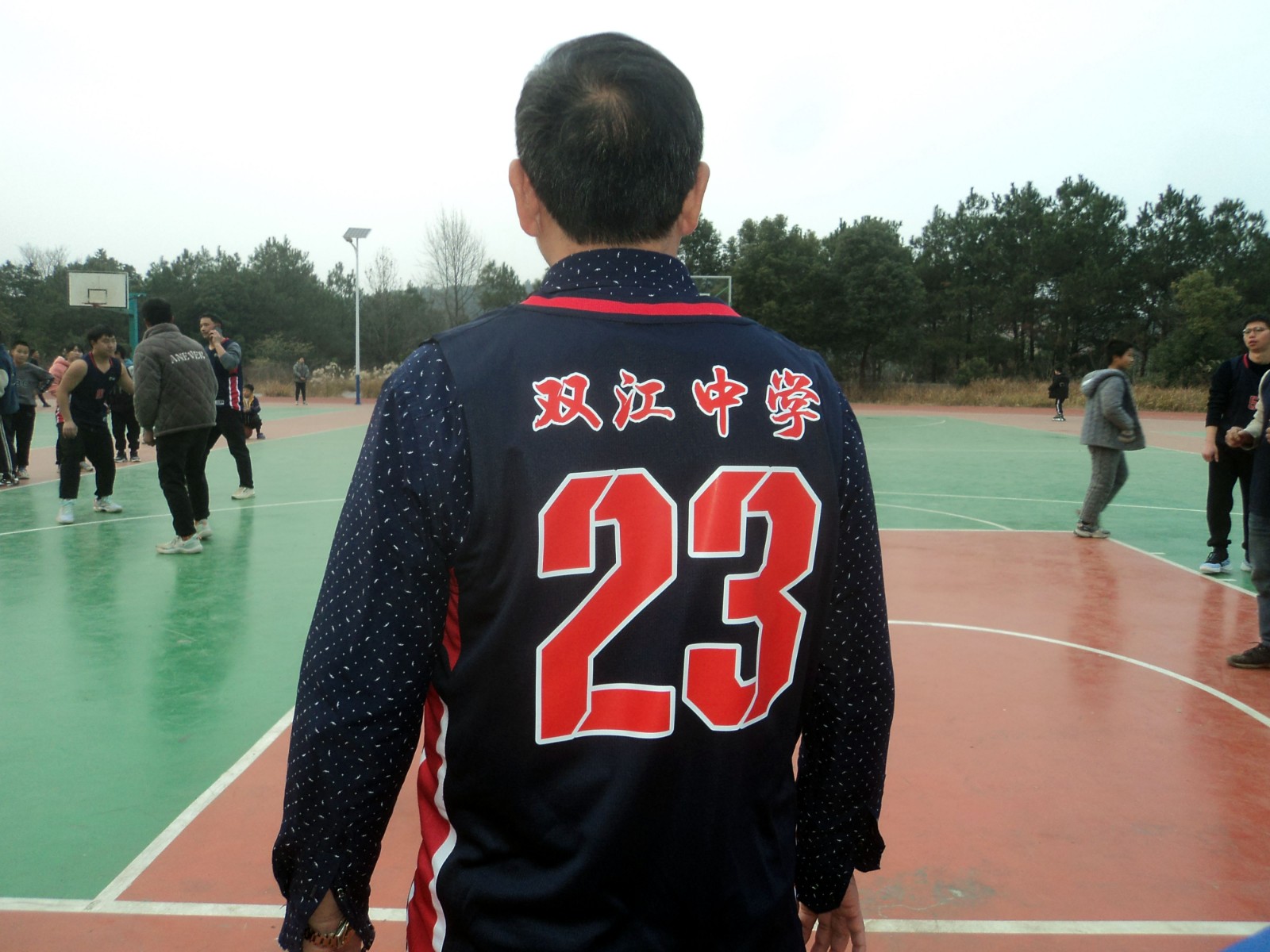 邵陽縣籍省科技示范戶贈送運(yùn)動服助教慰老師