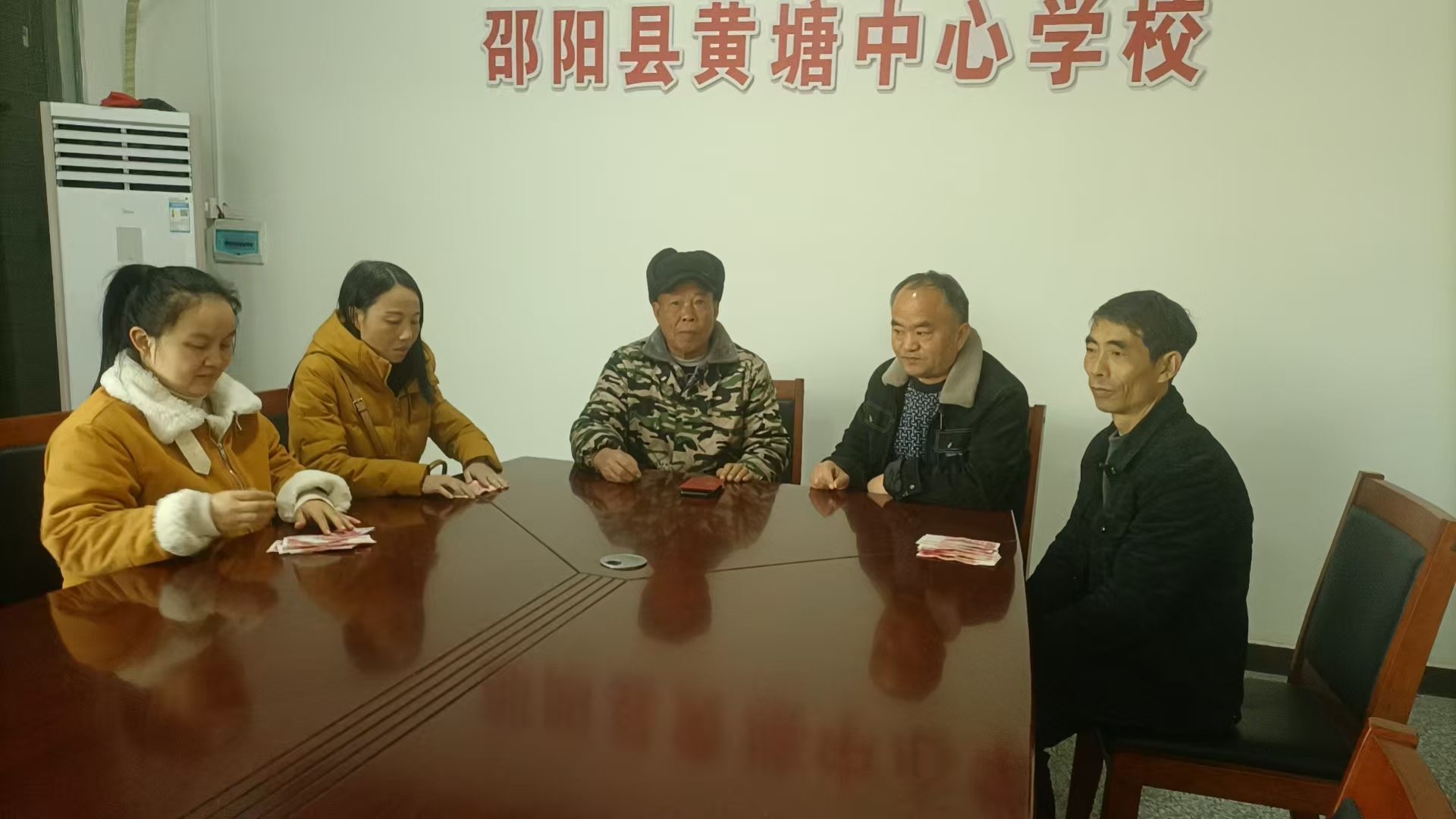 春風暖人間，關懷久長遠