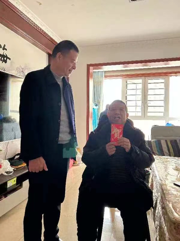 情暖校園：七里山園藝場中心學?！按猴L行動”傳遞愛心與關懷