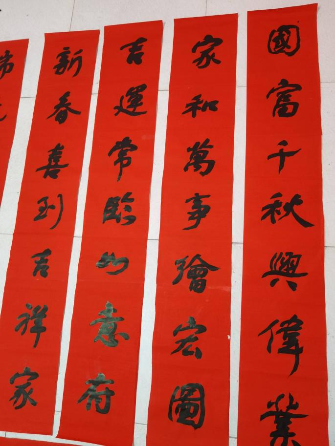 隆回二中：墨香暖寒冬，春聯(lián)寄深情