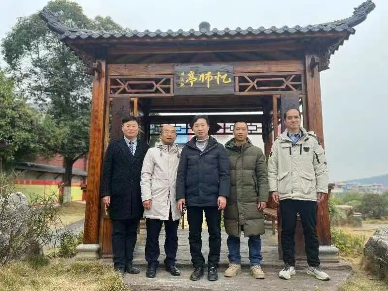 隆回二中：羅勇華校友回母校為師生傳經(jīng)