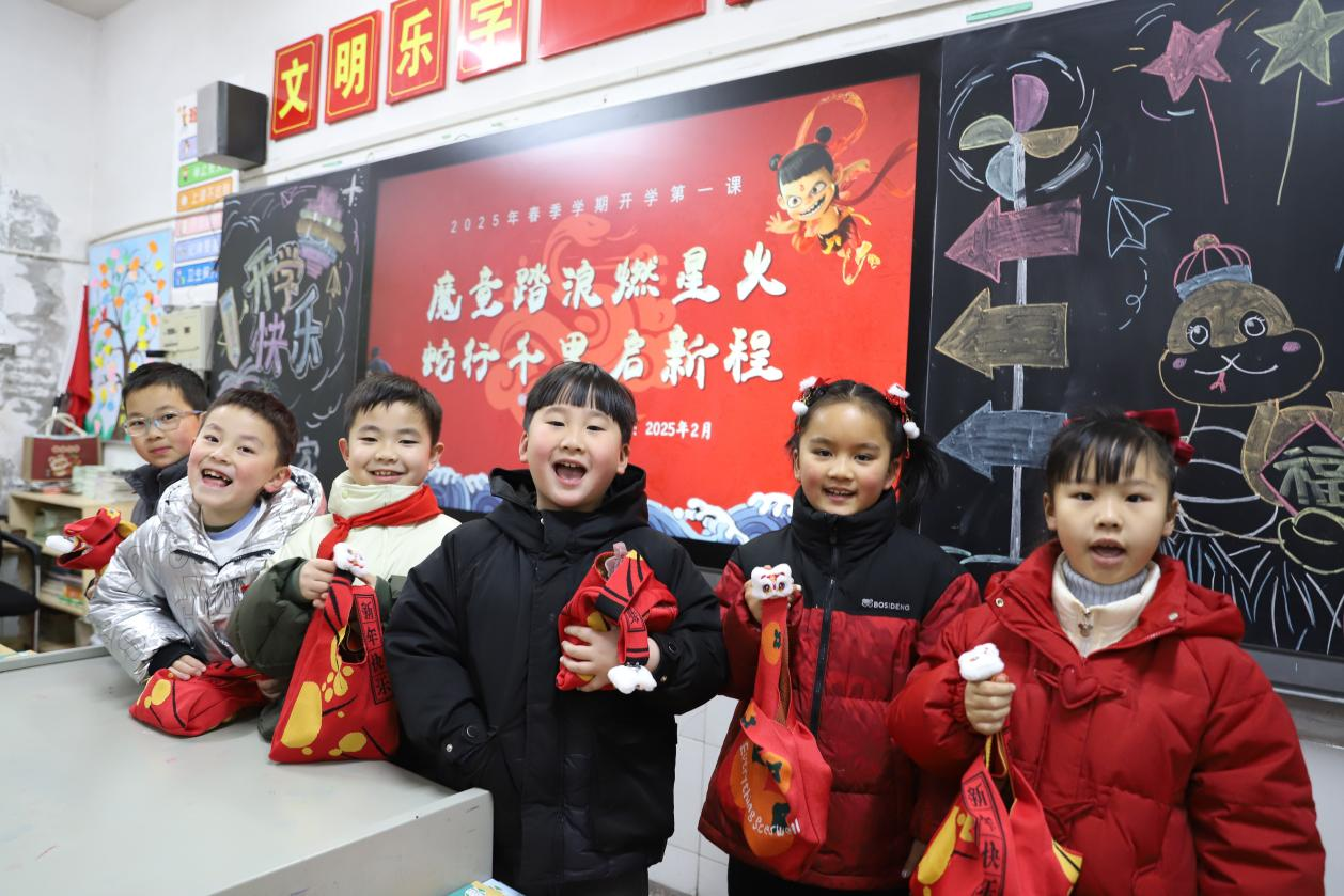 城區(qū)二小開學首日：星光熠熠，開啟新學期逐夢新篇