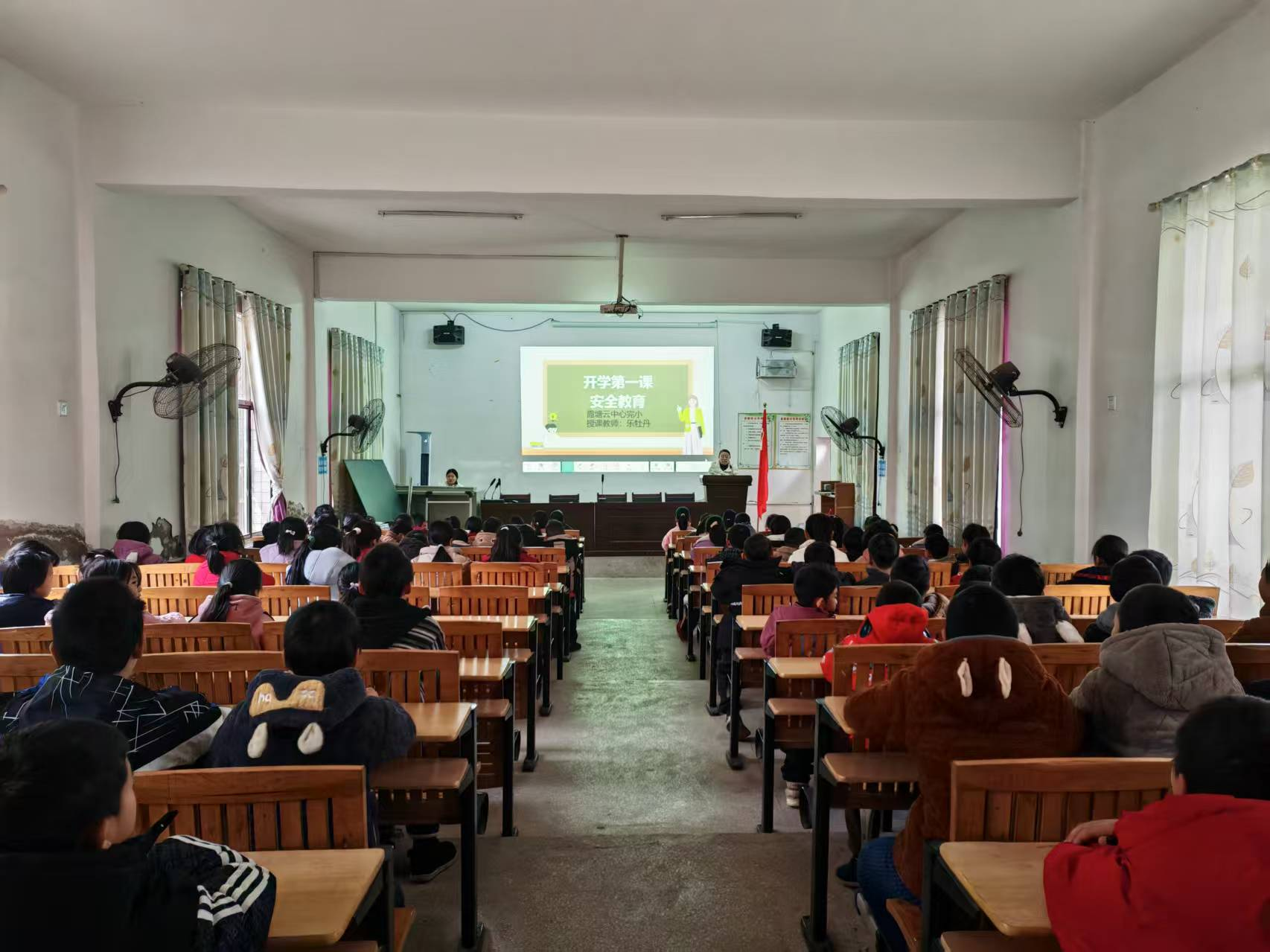 揚帆起航·霞塘云中心完小開展“開學(xué)第一課”系列教育