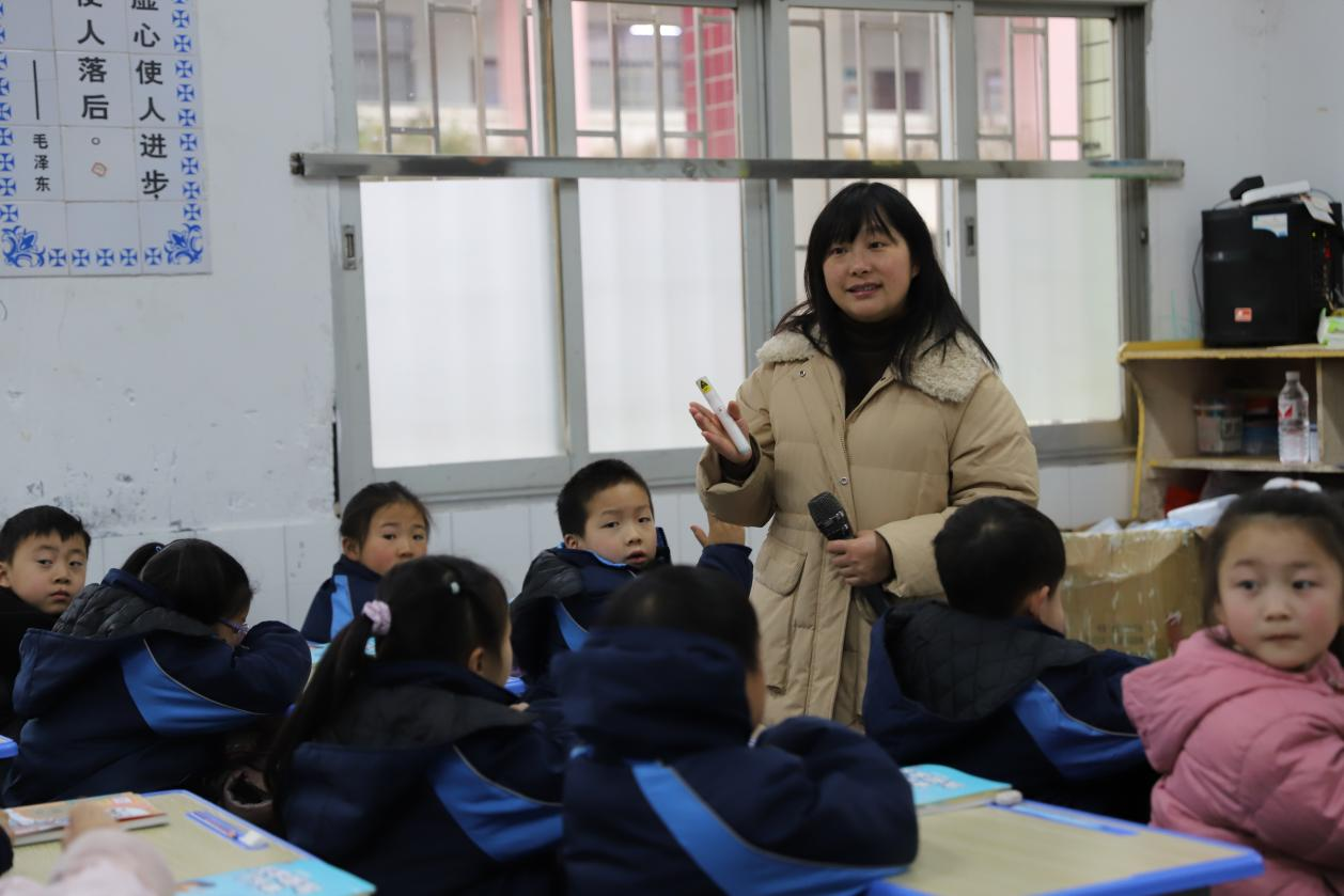 城區(qū)二小如期開展開學第一課安全教育