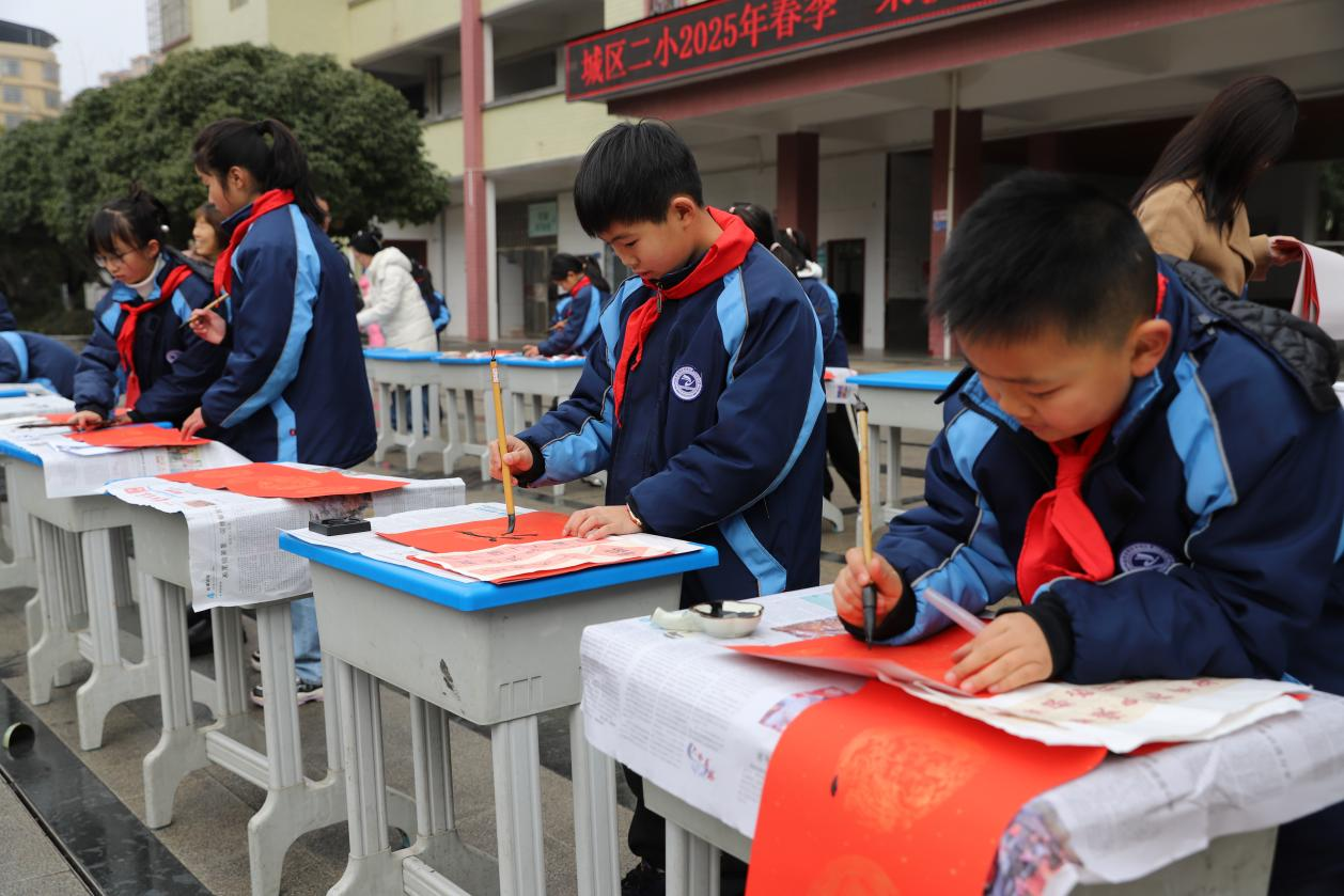 魅力二小舉行開學典禮：乘教育春風，啟二五新程