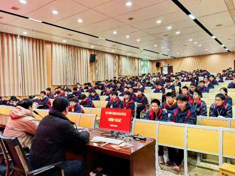 隆回二中構(gòu)筑安全防護(hù)網(wǎng)