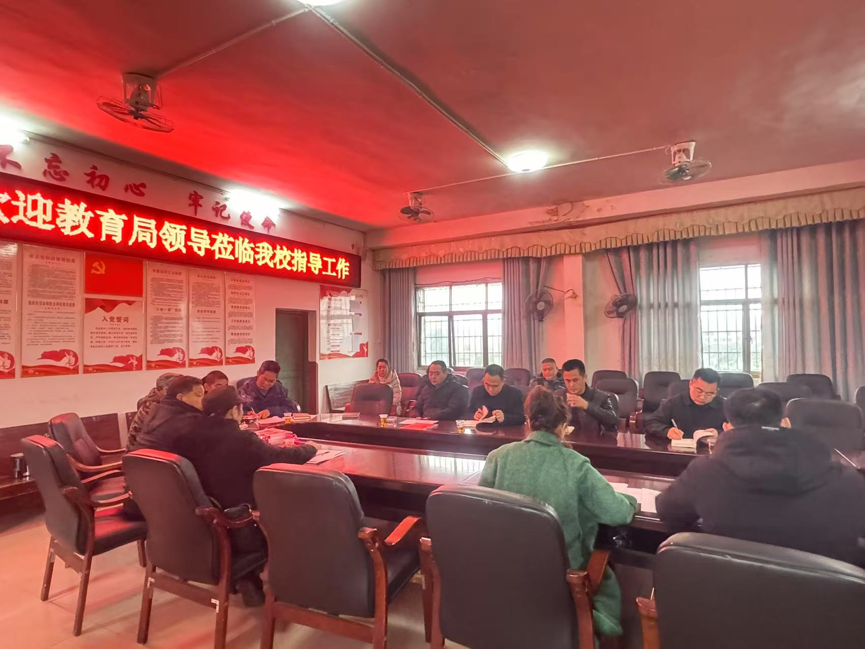 新寧縣教育局領(lǐng)導(dǎo)對飛仙橋中學(xué)開展開學(xué)工作督察