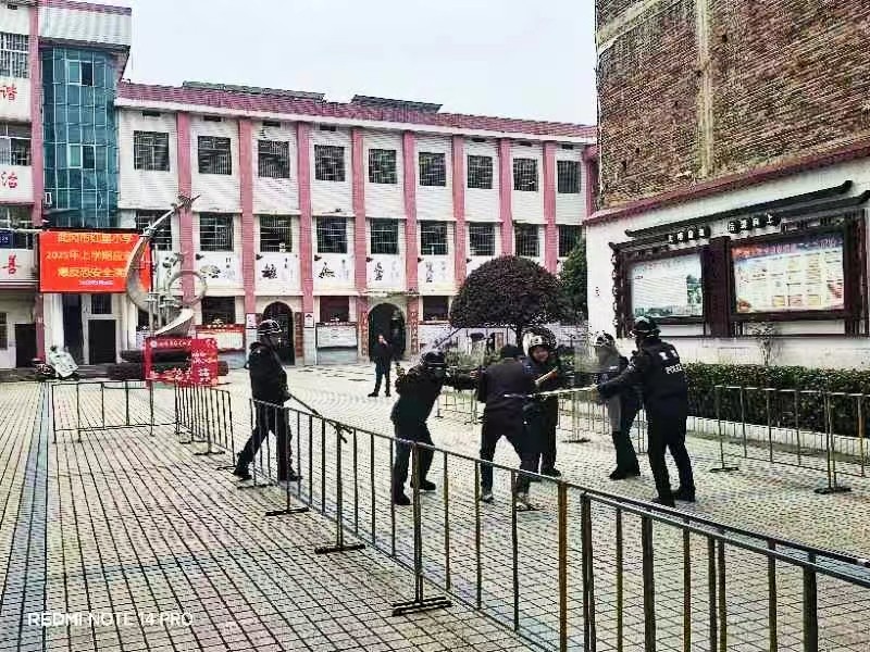 武岡市紅星小學(xué)開展反恐防暴演練 筑牢校園安全防線