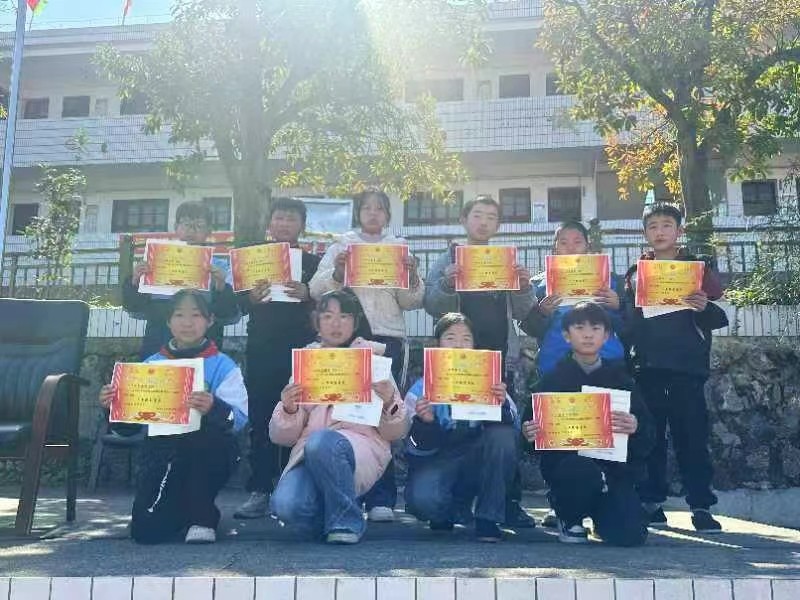 白沙中心小學舉行2025年春季開學典禮暨法制教育講座