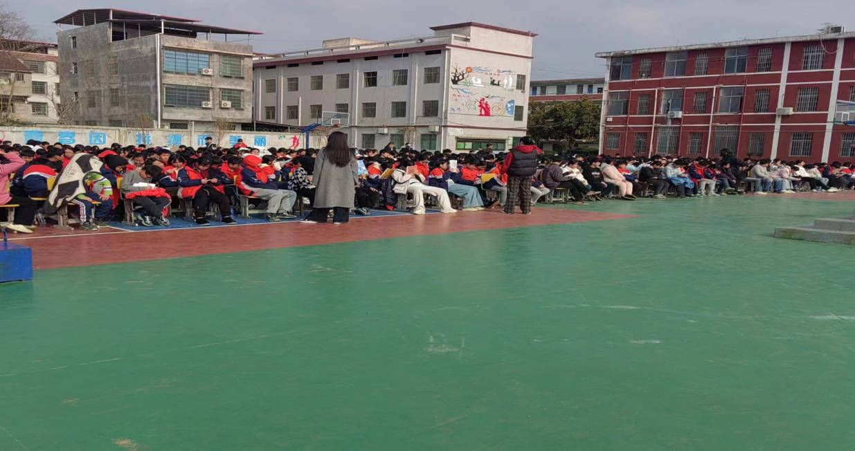 靈蛇銜瑞啟新程  青春逐夢(mèng)向未來(lái)