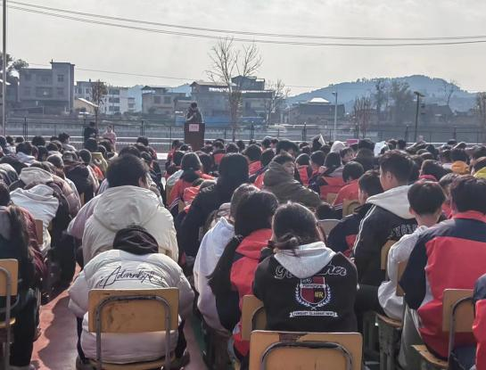 靈蛇銜瑞啟新程  青春逐夢(mèng)向未來(lái)