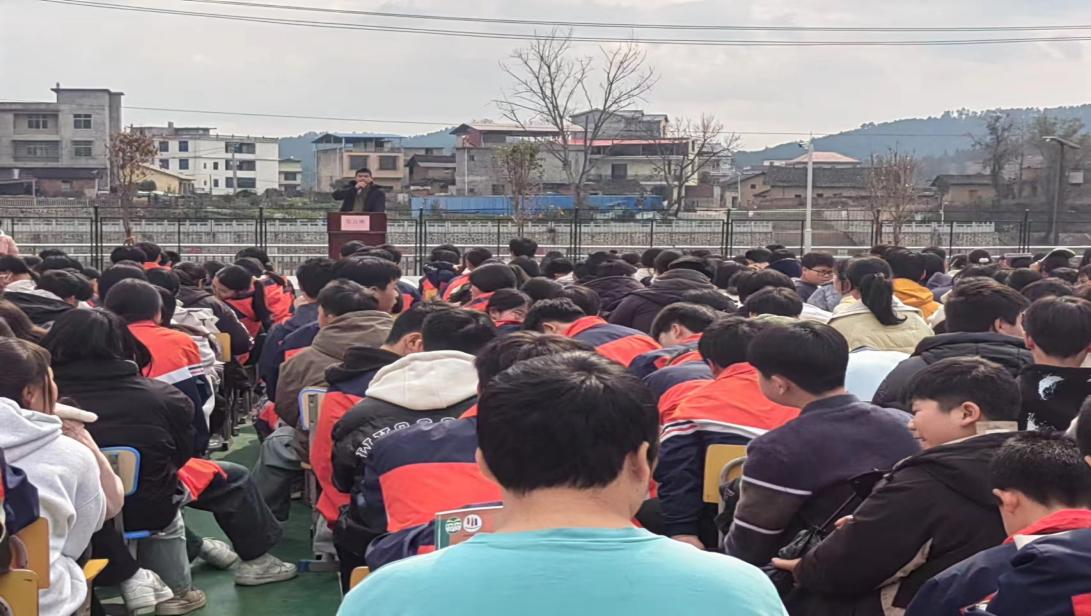 靈蛇銜瑞啟新程  青春逐夢(mèng)向未來(lái)