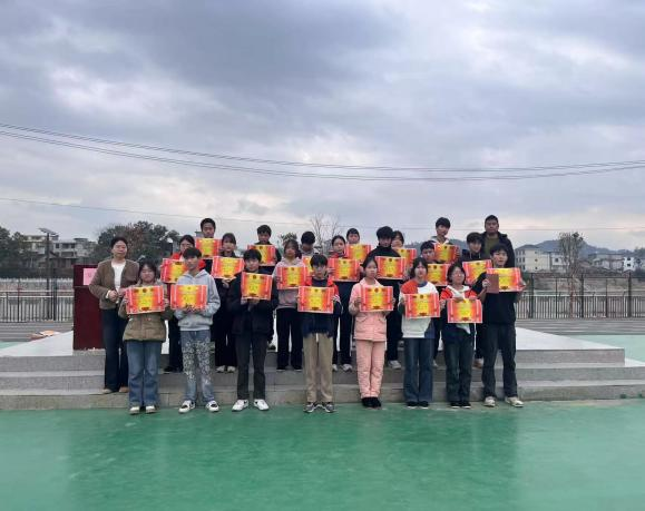 靈蛇銜瑞啟新程  青春逐夢(mèng)向未來(lái)