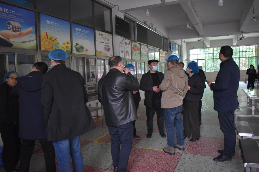 晏麗君督導(dǎo)隆回二中學(xué)校食品安全工作