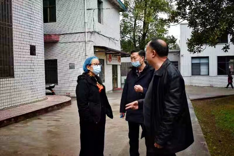 晏麗君督導(dǎo)隆回二中學(xué)校食品安全工作