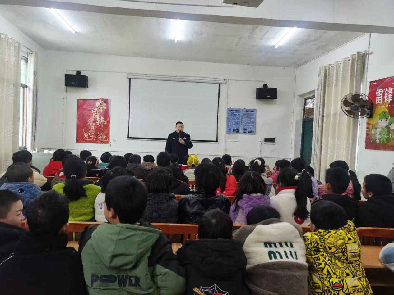 法治進(jìn)校園