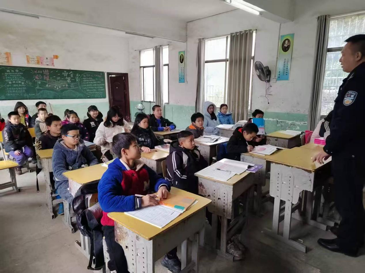 法治陽光護成長 平安校園伴童行