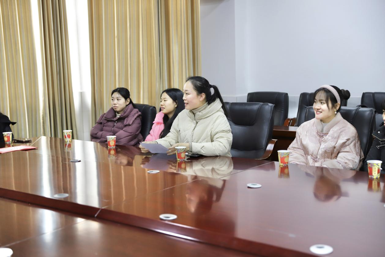 邵東市城區(qū)二小舉行“三八”國(guó)際婦女節(jié)優(yōu)秀女教師表彰會(huì)議