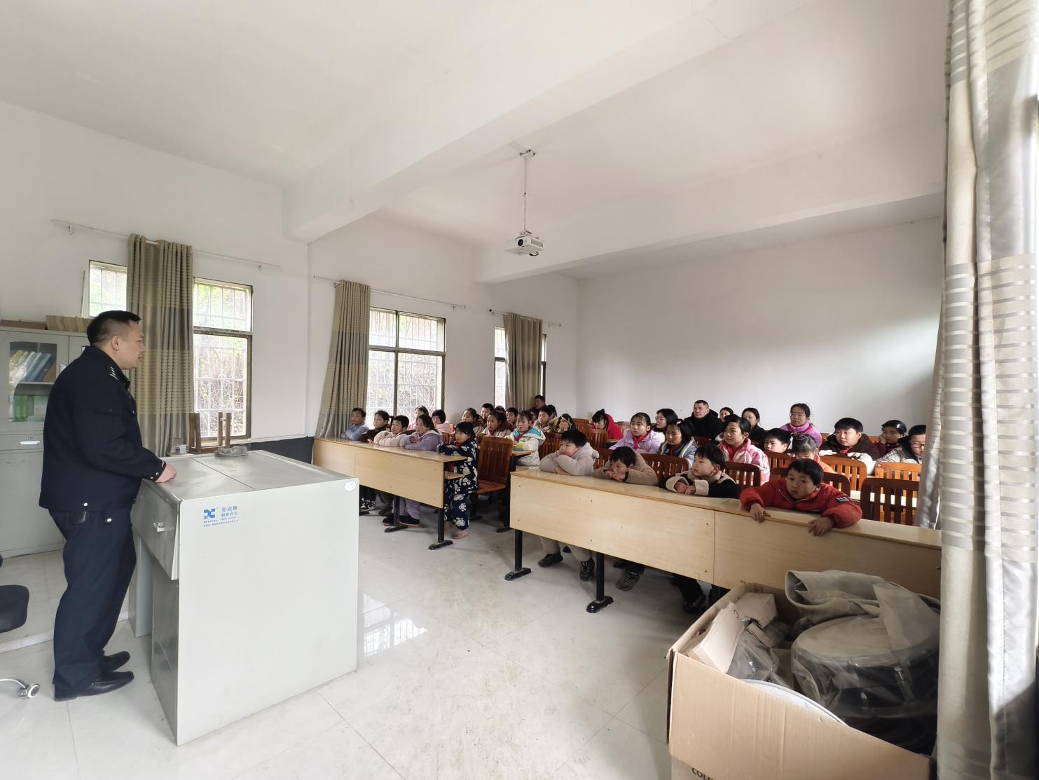 法治進校園   平安助成長