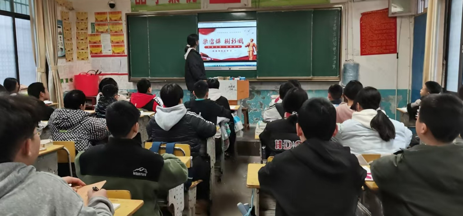 傳承雷鋒精神  彰顯少年擔(dān)當(dāng)