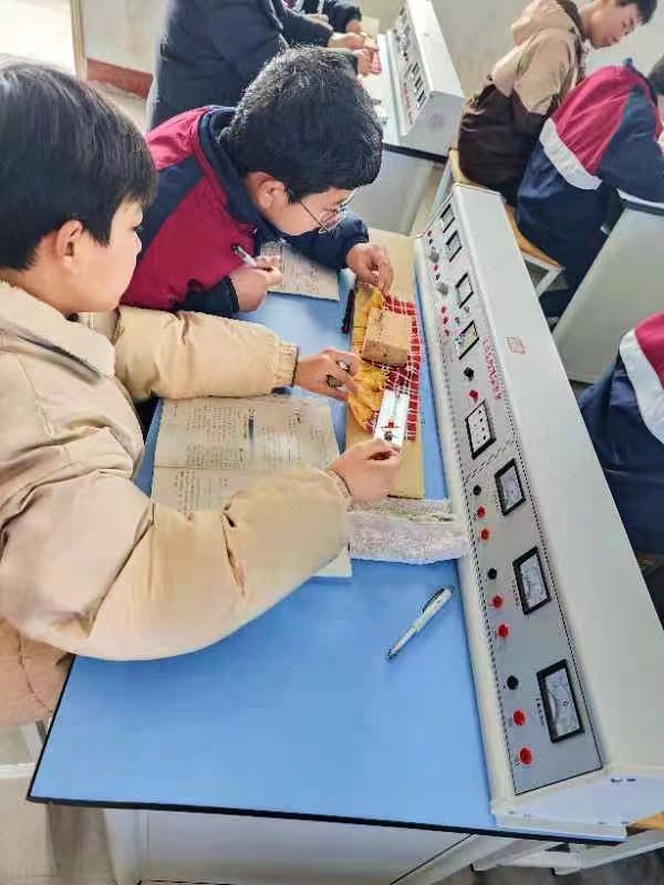 實驗探究助力物理教學，探索滑動摩擦力奧秘