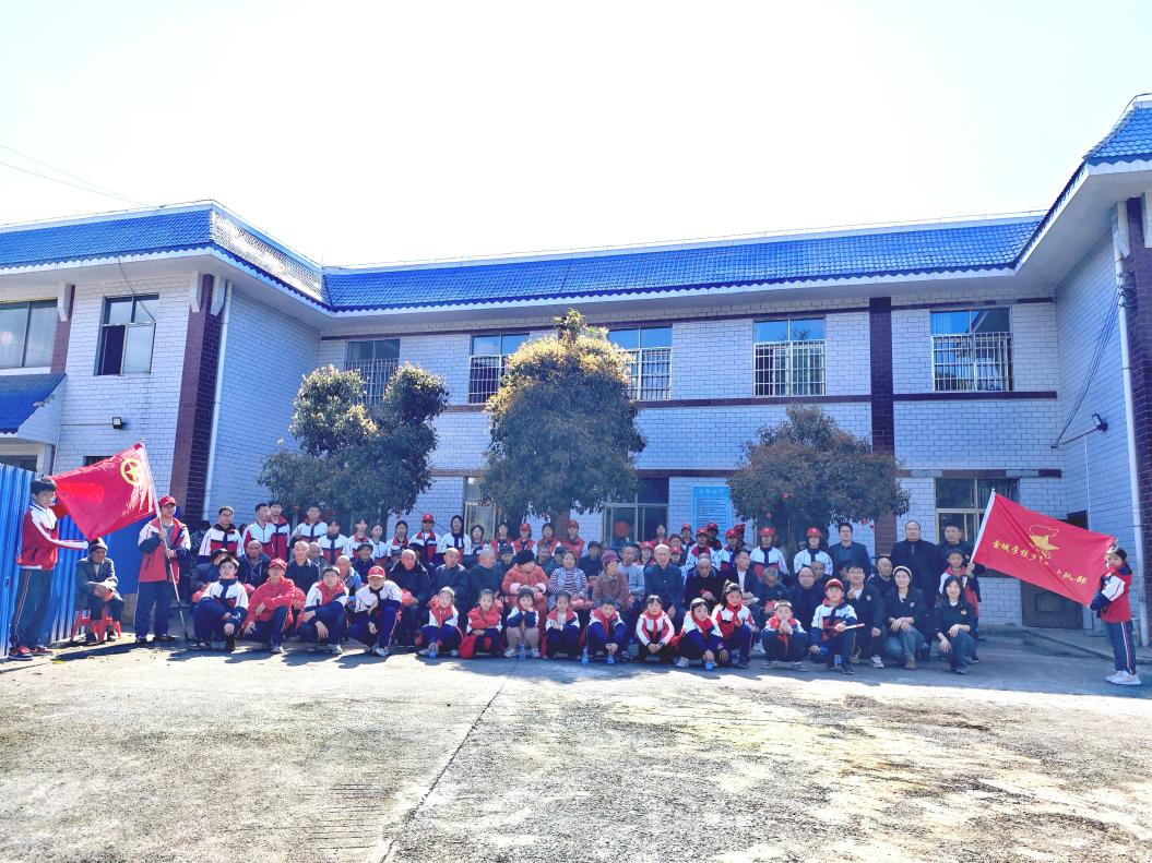 新寧縣金城學(xué)校情暖敬老院，傳遞愛與關(guān)懷