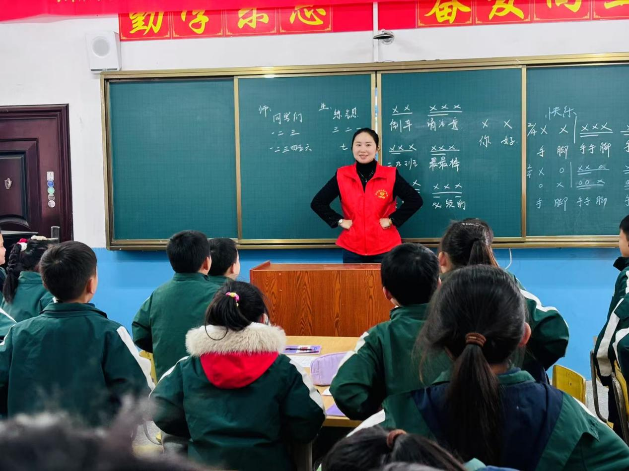 贈卷啟新程  墨香潤桃李