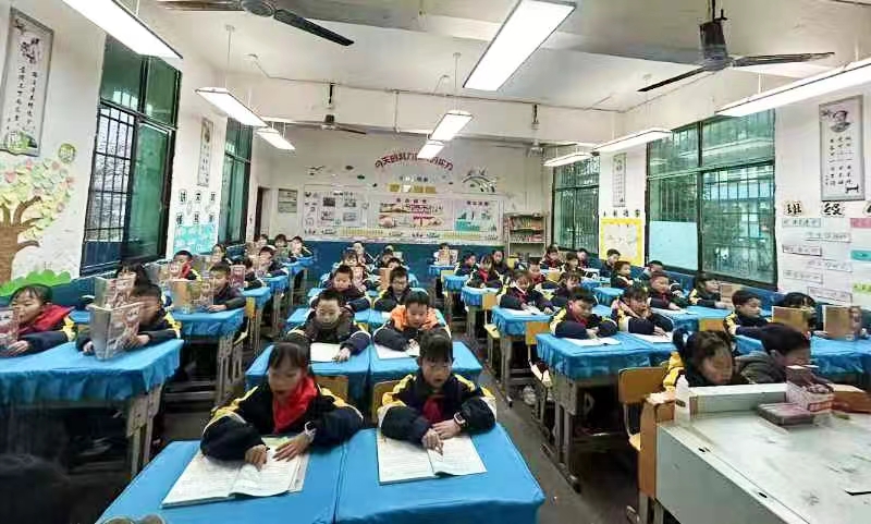 一班一風(fēng)采 一室一美景