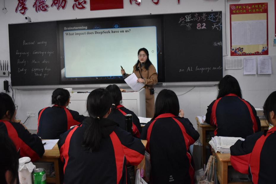 隆回二中召開高三二輪復(fù)習(xí)研討會(huì)