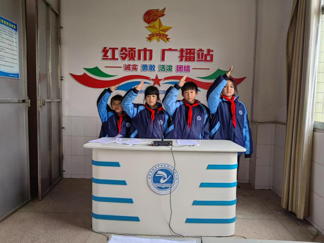 城區(qū)二小三月學雷鋒系列活動