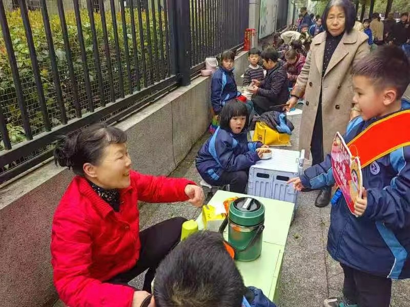 城區(qū)二小三月學雷鋒系列活動